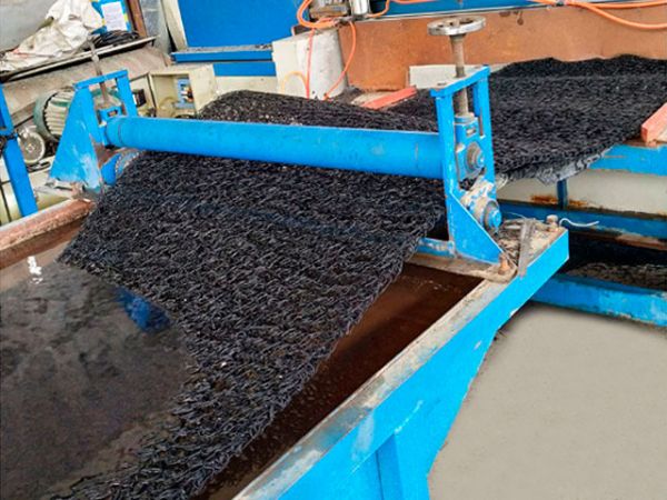 土工席墊生產(chǎn)設(shè)備